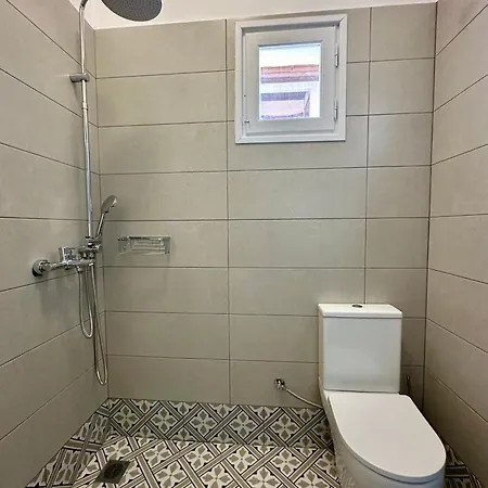 Assamaris Beachfront House Ασπροβάλτα