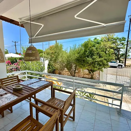 Assamaris Beachfront House Ασπροβάλτα