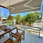 Assamaris Beachfront House אספרובלטה