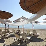 וילה Assamaris Beachfront House *