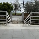 Assamaris Beachfront House אספרובלטה